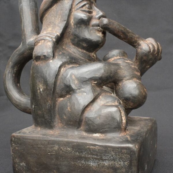 🎶 Moche Musician Figurine – Ceramic Sculpture of a Seated Flute Player - Imagen 8