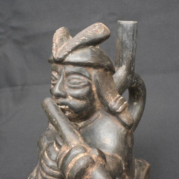 🎶 Moche Musician Figurine – Ceramic Sculpture of a Seated Flute Player - Imagen 9