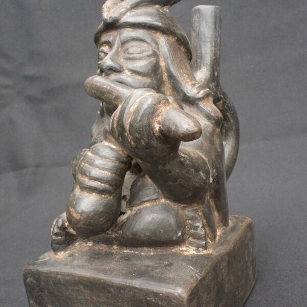 🎶 Moche Musician Figurine – Ceramic Sculpture of a Seated Flute Player - Imagen 10