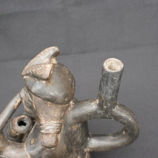 🎶 Moche Musician Figurine – Ceramic Sculpture of a Seated Flute Player - Imagen 11