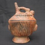 🪶 Recuay Ritual Bottle – Ceramic with Animal Motifs and Tribal Design - Imagen 3