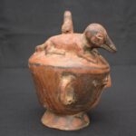 🪶 Recuay Ritual Bottle – Ceramic with Animal Motifs and Tribal Design - Imagen 4