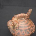 🪶 Recuay Ritual Bottle – Ceramic with Animal Motifs and Tribal Design - Imagen 5