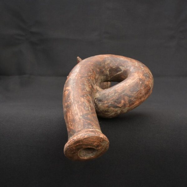 🎺 Moche Feline Trumpet – Curved Ritual Ceramic Wind Instrument - Imagen 3