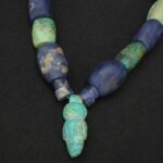 Moche-Chavín Necklace with Green and Blue Stone Beads - Imagen 2