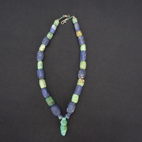 Moche-Chavín Necklace with Green and Blue Stone Beads - Imagen 3