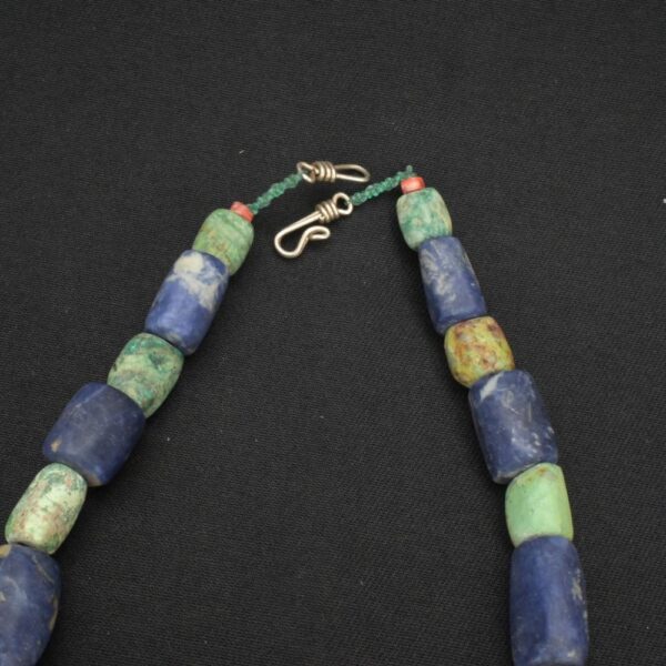 Moche-Chavín Necklace with Green and Blue Stone Beads - Imagen 7