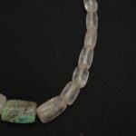 Collar Moche-Chavín de cuarzo con cuenta central verde ceremonial - Imagen 12