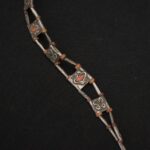 Collar Moche en plata con dije ritual en forma de concha - Imagen 3