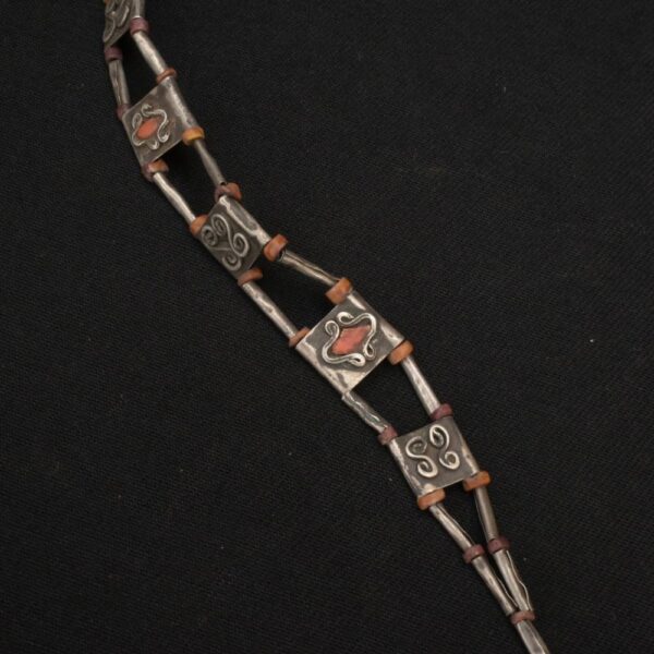 Collar Moche en plata con dije ritual en forma de concha - Imagen 3
