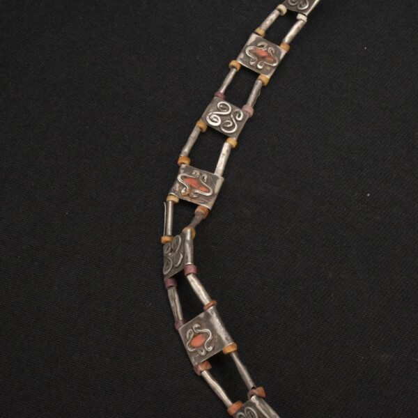 Collar Moche en plata con dije ritual en forma de concha - Imagen 4