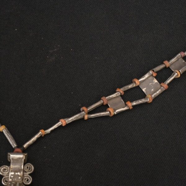 Collar Moche en plata con dije ritual en forma de concha - Imagen 8