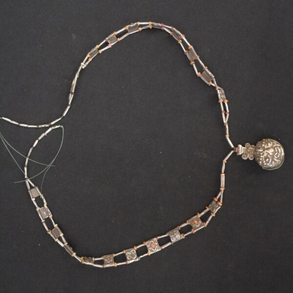 Collar Moche en plata con dije ritual en forma de concha - Imagen 9
