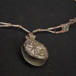 Collar Moche en plata con dije ritual en forma de concha - Imagen 10