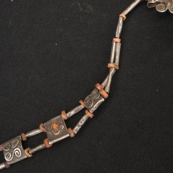 Collar Moche en plata con dije ritual en forma de concha - Imagen 12