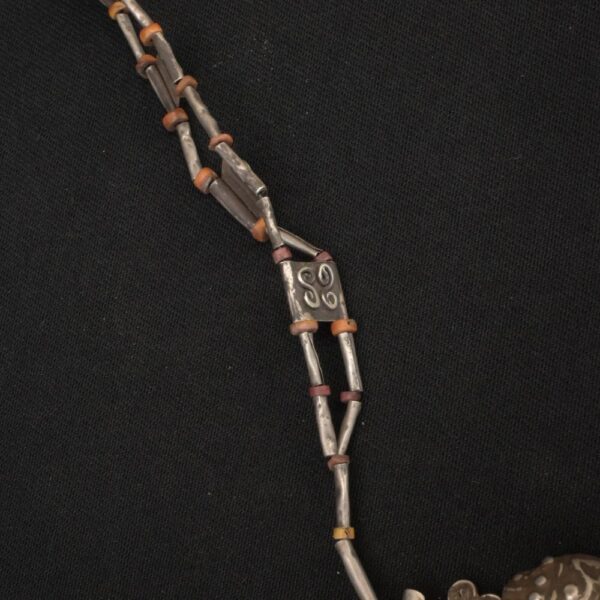 Collar Moche en plata con dije ritual en forma de concha - Imagen 17
