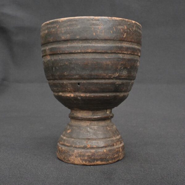 Inca ritual vessel made of wood with a dark patina and ceremonial shape - Imagen 7