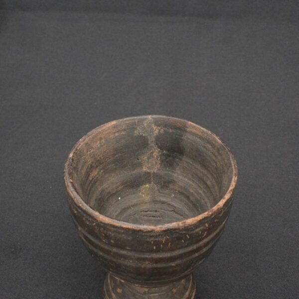 Inca ritual vessel made of wood with a dark patina and ceremonial shape - Imagen 8