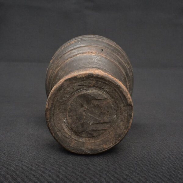 Inca ritual vessel made of wood with a dark patina and ceremonial shape - Imagen 9