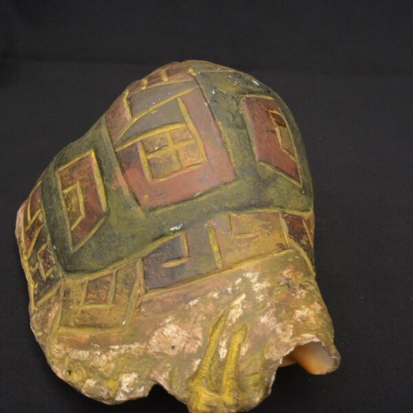 Pre-Columbian Chavín Pututu Shell with Inlaid Stones and Ritual Engravings - Imagen 7