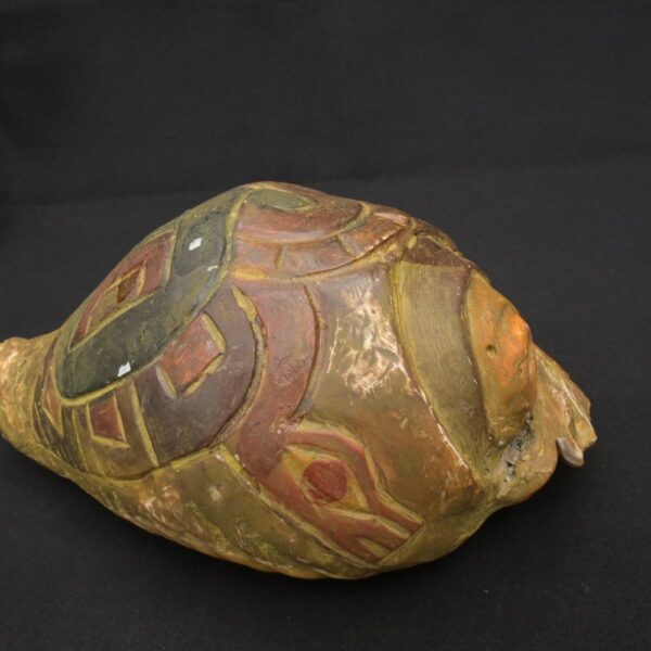 Pre-Columbian Chavín Pututu Shell with Inlaid Stones and Ritual Engravings - Imagen 9