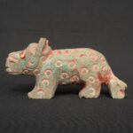 Moche Turquoise Stone Jaguar with Spondylus and Blue Gem Inlays - Imagen 2