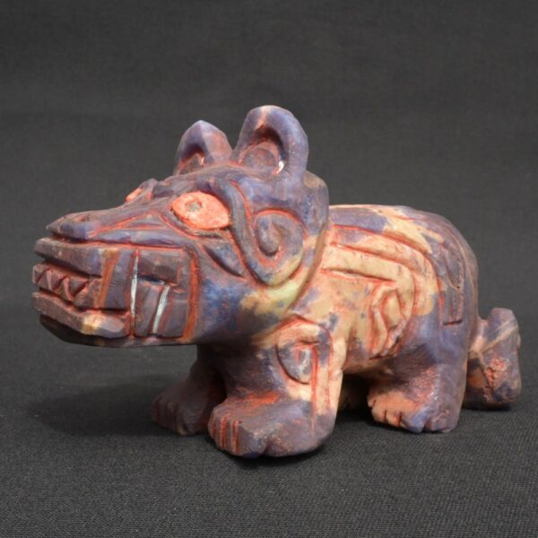 Inca Sodalite Feline Figure – Ritual Carving with Quartz Veins - Imagen 1