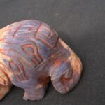 Inca Sodalite Feline Figure – Ritual Carving with Quartz Veins - Imagen 8