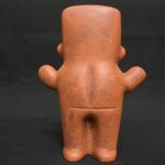 Figura de cerámica Paracas: escultura ritual femeninas con símbolos tradicionales - Imagen 3