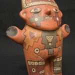 Figura de cerámica Paracas: escultura ritual femeninas con símbolos tradicionales - Imagen 6