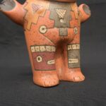 Figura de cerámica Paracas: escultura ritual femeninas con símbolos tradicionales - Imagen 7