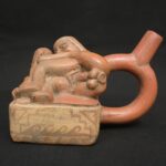 Moche Erotic Stirrup Vessel – Intimate Scene in Pre-Columbian Ceramic Art - Imagen 2