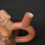 Moche Erotic Stirrup Vessel – Intimate Scene in Pre-Columbian Ceramic Art - Imagen 7