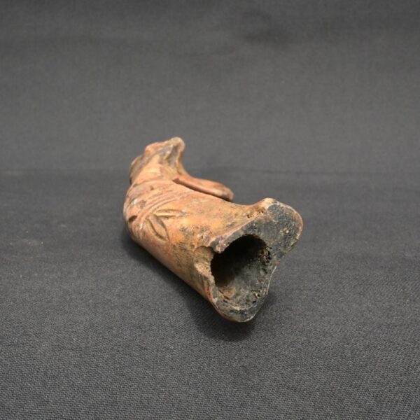 Ancient Bone Quena Flute with Human Carving – Decorative Artifact - Imagen 4