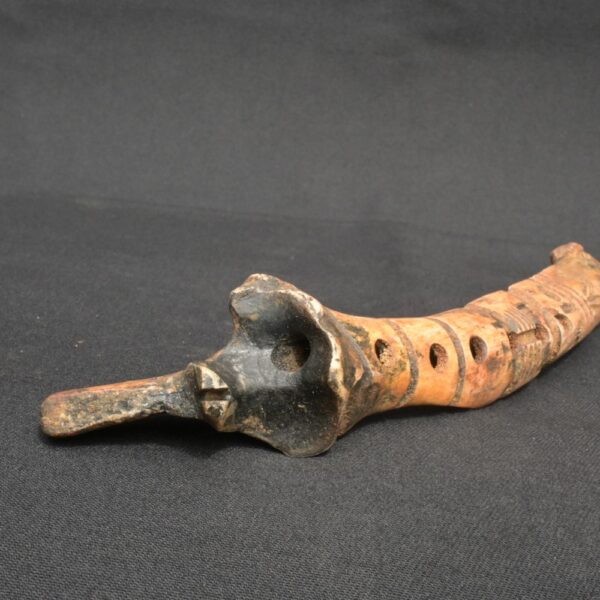 Ancient Bone Quena Flute with Human Carving – Decorative Artifact - Imagen 6