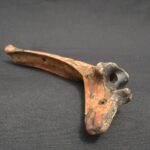 Ancient Bone Quena Flute with Human Carving – Decorative Artifact - Imagen 7