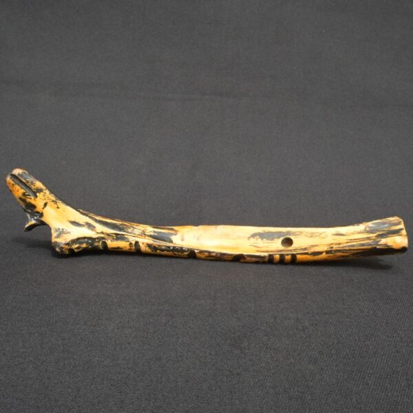 Decorative Bone Quena Flute with Ancient Tribal Carvings – Collectible - Imagen 3
