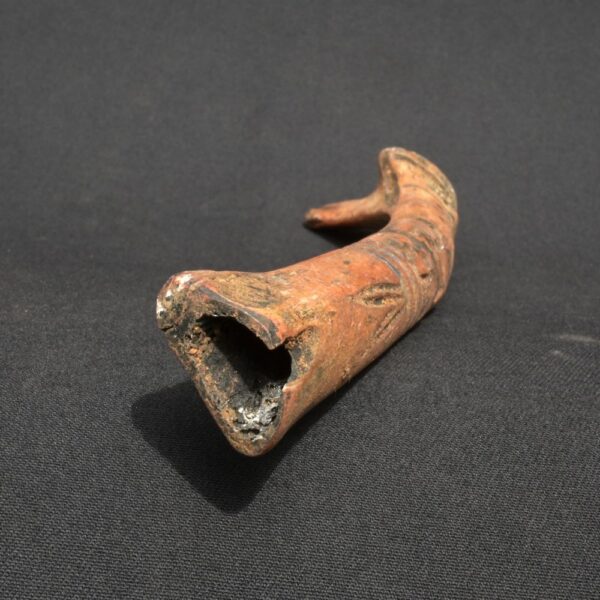 Vintage Bone Quena with Carved Face – Tribal Decorative Flute - Imagen 5