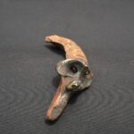 Carved Bone Quena Flute with Face Motif – Tribal Decorative Artifact - Imagen 6