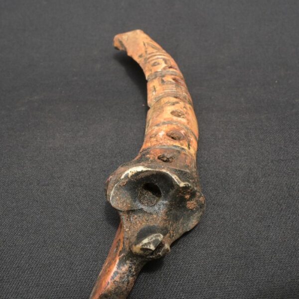 Carved Bone Quena Flute with Face Motif – Tribal Decorative Artifact - Imagen 7