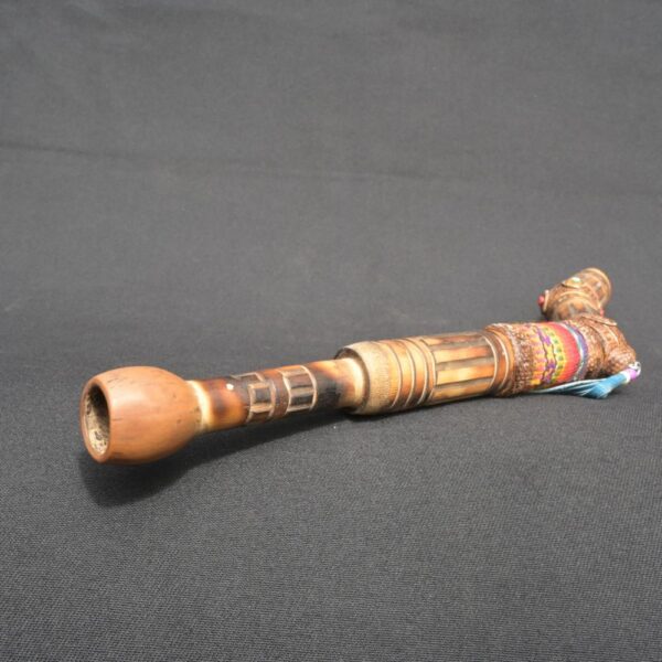 Handcrafted Curved Charango Horn with Gemstones and Andean Textiles - Imagen 8