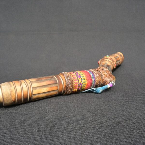 Handcrafted Curved Charango Horn with Gemstones and Andean Textiles - Imagen 9