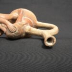 Moche Erotic Stirrup Vessel – Pre-Columbian Ritual Ceramic Sculpture - Imagen 9