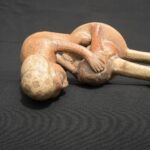 Moche Erotic Stirrup Vessel – Pre-Columbian Ritual Ceramic Sculpture - Imagen 10