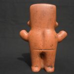 Figura de cerámica Paracas: escultura ritual femeninas con símbolos tradicionales - Imagen 3