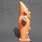 Figura de cerámica Paracas: escultura ritual femeninas con símbolos tradicionales - Imagen 4
