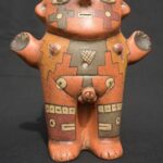 Figura de cerámica Paracas: escultura ritual femeninas con símbolos tradicionales - Imagen 8