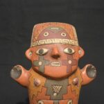 Figura de cerámica Paracas: escultura ritual femeninas con símbolos tradicionales - Imagen 9