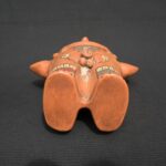 Figura de cerámica Paracas: escultura ritual femeninas con símbolos tradicionales - Imagen 10