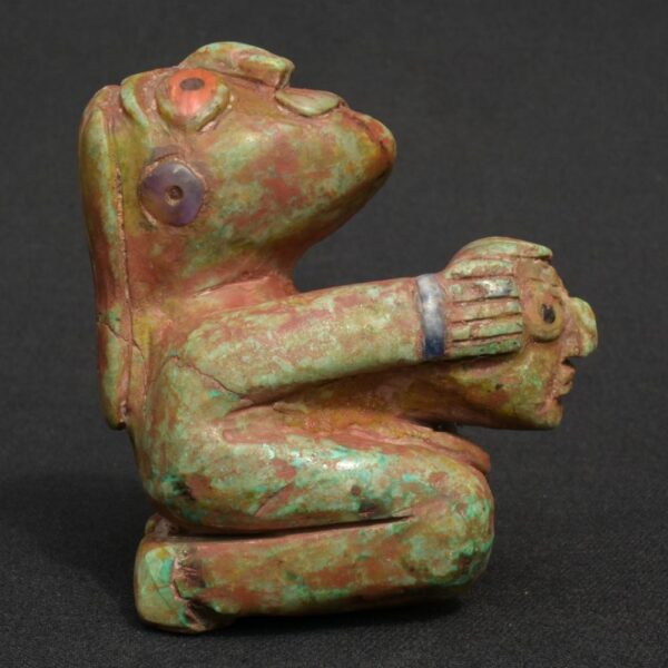 Moche Turquoise Ritual Figure with Stone Inlays – Pre-Columbian Art - Imagen 4